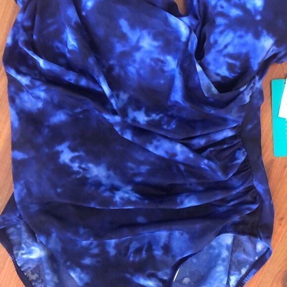 NWT Aquagreen Blue tie-dye ruched waist Cinch waist  One piece swimsuit, bathi - Picture 3 of 6